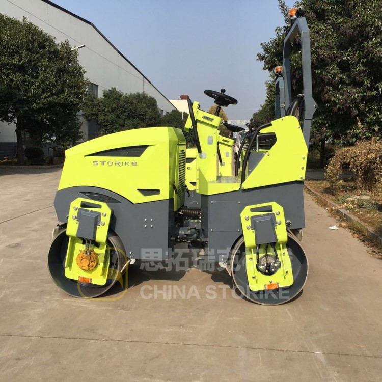 小型壓路機十字路口施工，瀝青路面的接縫有什么技巧處理